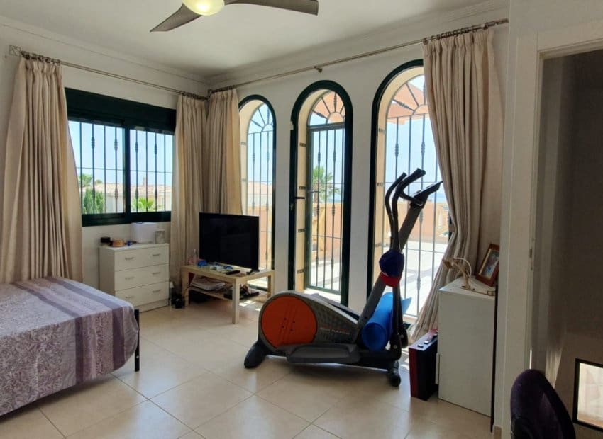 4 bedroom Villa for sale in Dona Pepa with pool - € 520,000 (Ref: 9525493)