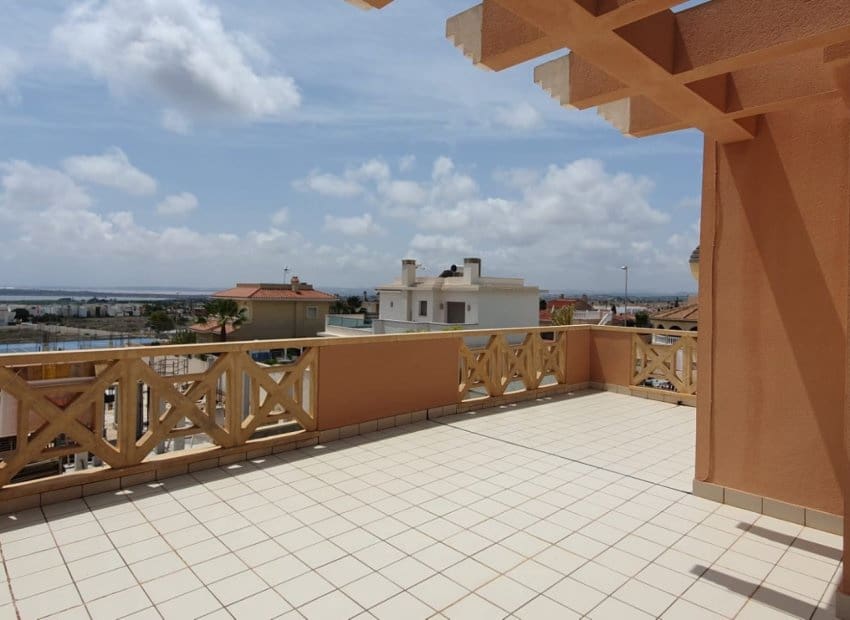 4 bedroom Villa for sale in Dona Pepa with pool - € 520,000 (Ref: 9525493)