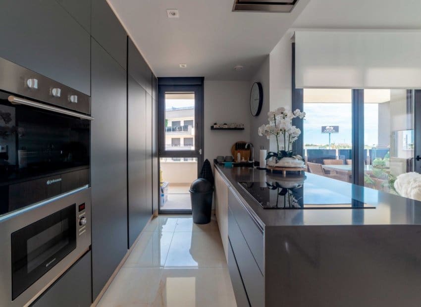 3 Zimmer Apartment zu verkaufen in Playa Flamenca mit Pool - 475.000 € (Ref: 9525495)