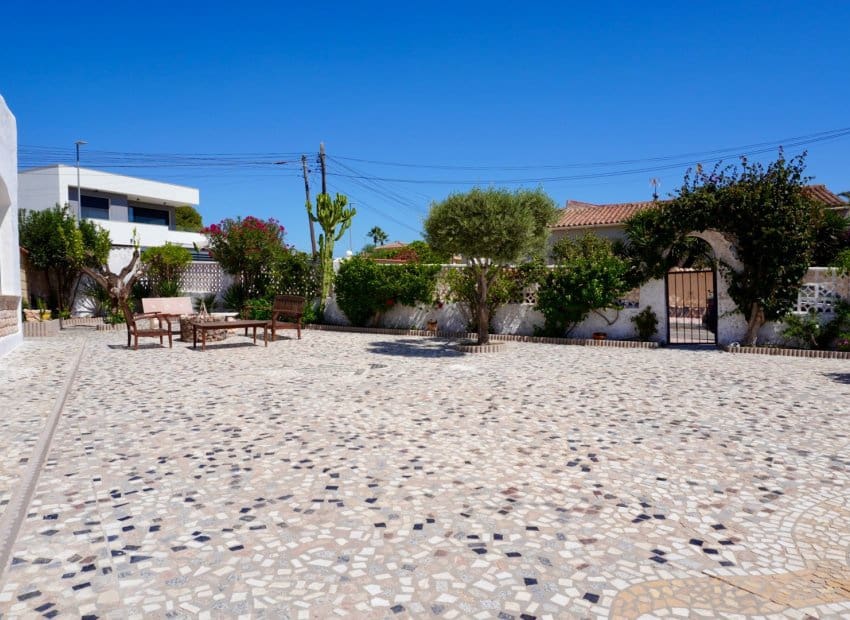 5 bedroom Villa for sale in Ciudad Quesada with pool - € 458,000 (Ref: 9525496)