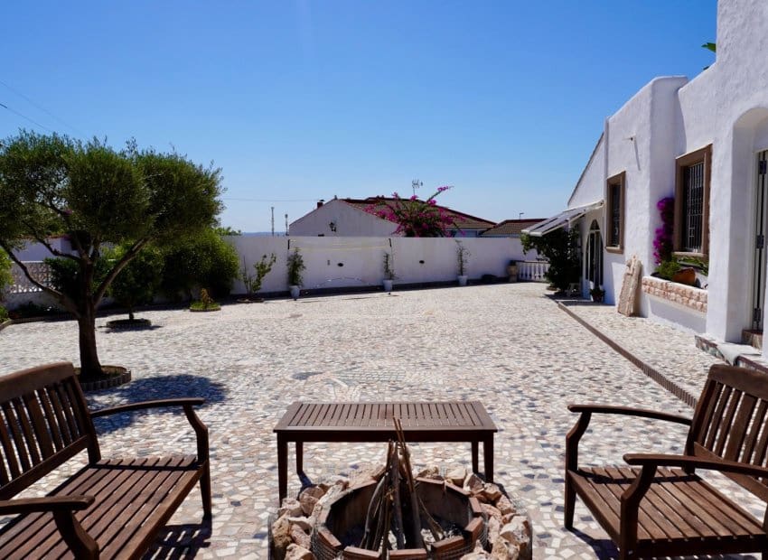 5 bedroom Villa for sale in Ciudad Quesada with pool - € 458,000 (Ref: 9525496)