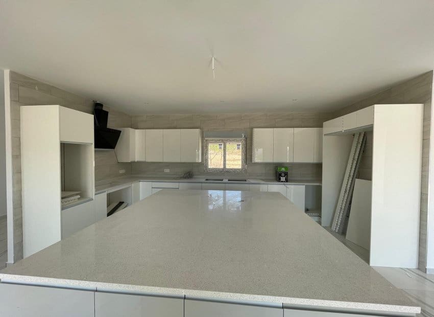 Chalet de 6 habitaciones en Pinoso en venta con piscina - 611.000 € (Ref: 9528617)