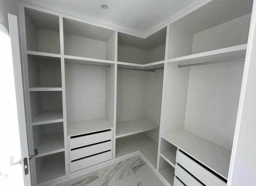 Chalet de 6 habitaciones en Pinoso en venta con piscina - 611.000 € (Ref: 9528617)