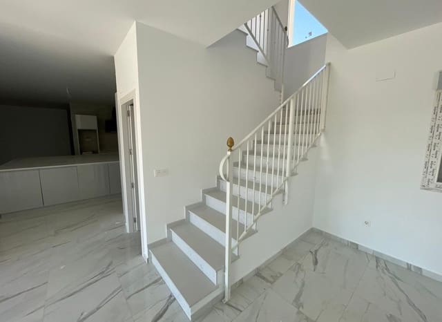 Chalet de 6 habitaciones en Pinoso en venta con piscina - 611.000 € (Ref: 9528617)