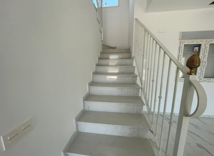 Chalet de 6 habitaciones en Pinoso en venta con piscina - 611.000 € (Ref: 9528617)