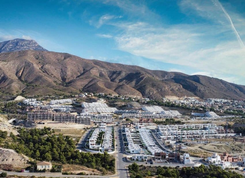 4 bedroom Villa for sale in Finestrat with pool - € 555,000 (Ref: 9528622)