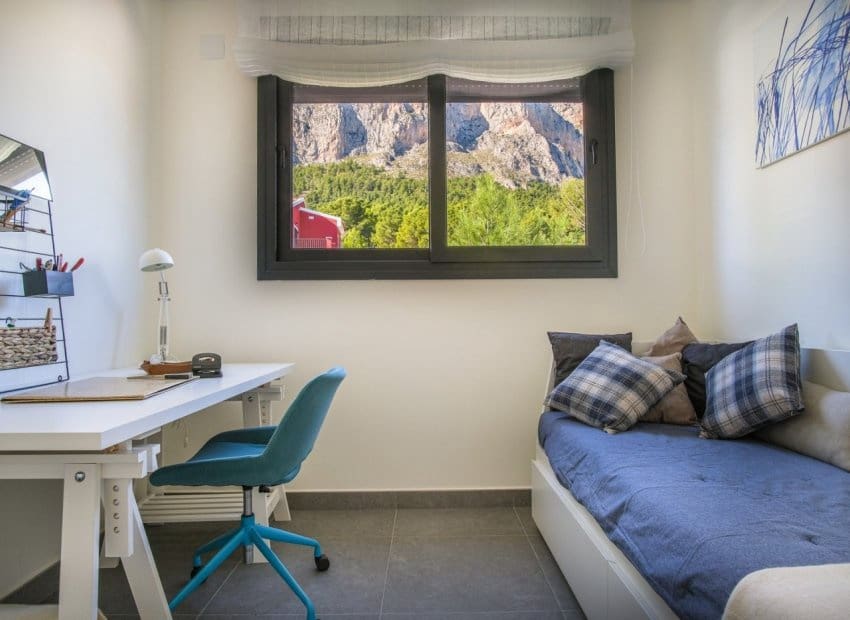 Chalet de 3 habitaciones en Polop en venta con piscina - 470.000 € (Ref: 9528632)