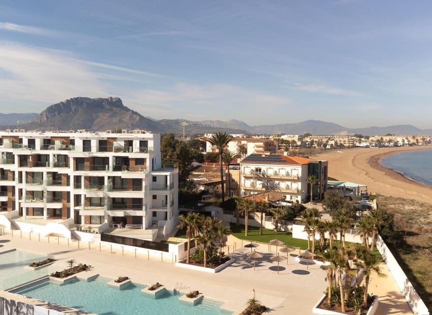 3 slaapkamer Strandappartement te koop in Denia met zwembad - € 465.000 (Ref: 9528633)