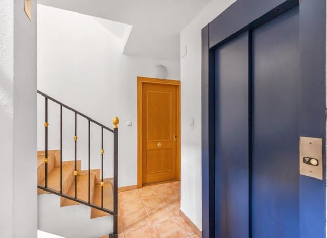 4 soveværelse Lejlighed til salg i Puerto Deportivo, Torrevieja - € 199.900 (Ref: 9539083)