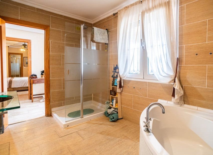 6 chambre Villa/Maison à vendre à Torrevieja avec piscine - 610 000 € (Ref: 9539645)