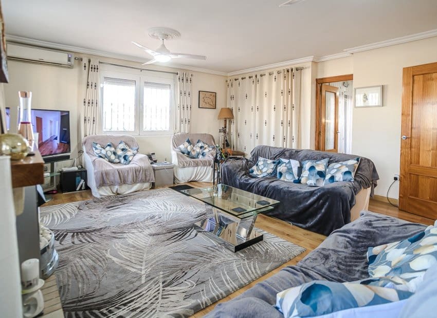 6 chambre Villa/Maison à vendre à Torrevieja avec piscine - 610 000 € (Ref: 9539645)