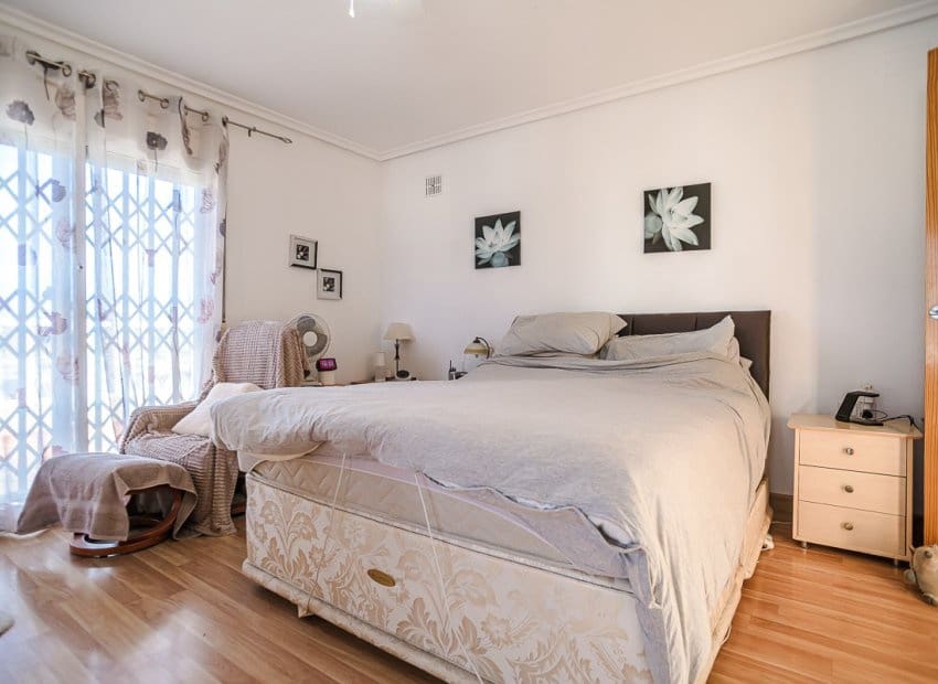 6 chambre Villa/Maison à vendre à Torrevieja avec piscine - 610 000 € (Ref: 9539645)