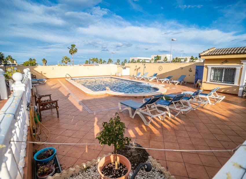 6 chambre Villa/Maison à vendre à Torrevieja avec piscine - 610 000 € (Ref: 9539645)