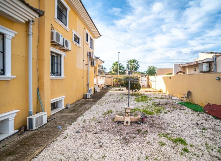 6 chambre Villa/Maison à vendre à Torrevieja avec piscine - 610 000 € (Ref: 9539645)