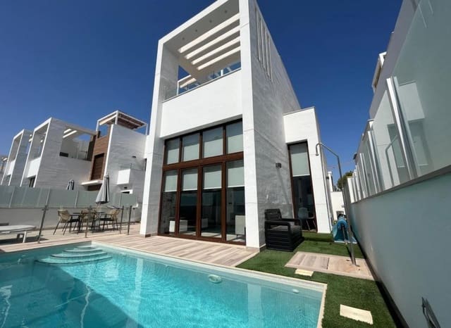 3 soverom Villa til salgs i Torrevieja med svømmebasseng - € 489 000 (Ref: 9539650)