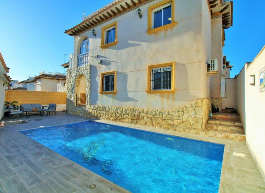 4 Zimmer Villa zu verkaufen in Playa Flamenca mit Pool - 399.950 € (Ref: 9539658)