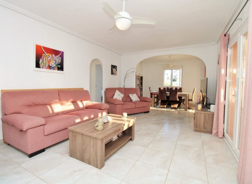 4 Zimmer Villa zu verkaufen in Playa Flamenca mit Pool - 399.950 € (Ref: 9539658)