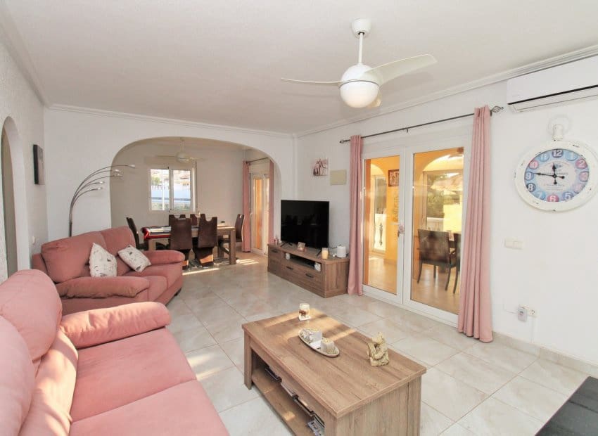 4 Zimmer Villa zu verkaufen in Playa Flamenca mit Pool - 399.950 € (Ref: 9539658)