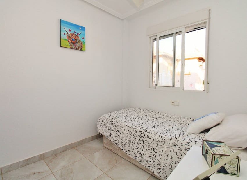 4 Zimmer Villa zu verkaufen in Playa Flamenca mit Pool - 399.950 € (Ref: 9539658)