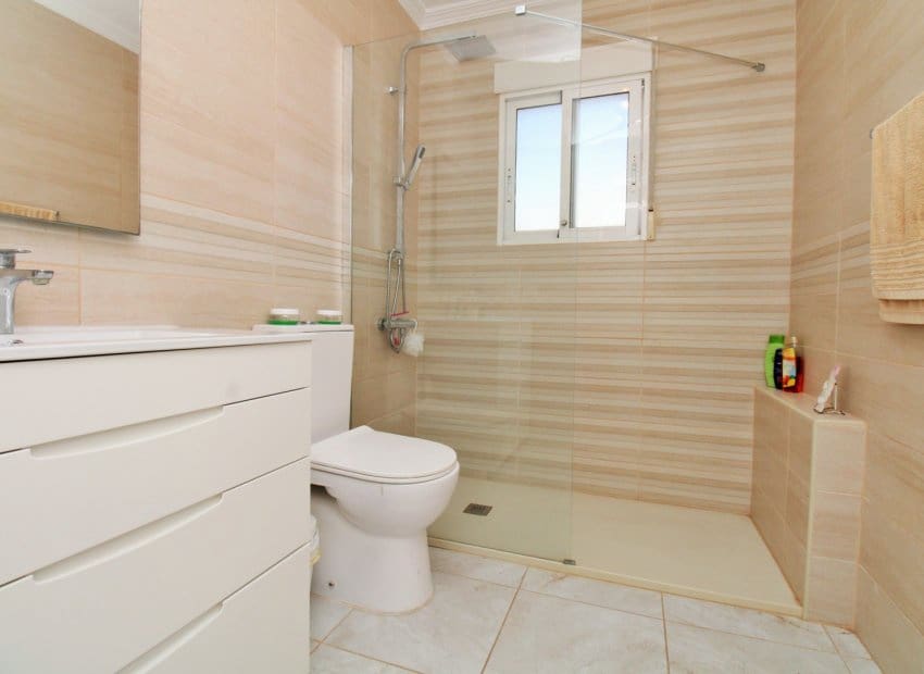 4 Zimmer Villa zu verkaufen in Playa Flamenca mit Pool - 399.950 € (Ref: 9539658)