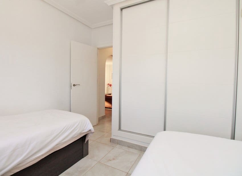 4 Zimmer Villa zu verkaufen in Playa Flamenca mit Pool - 399.950 € (Ref: 9539658)