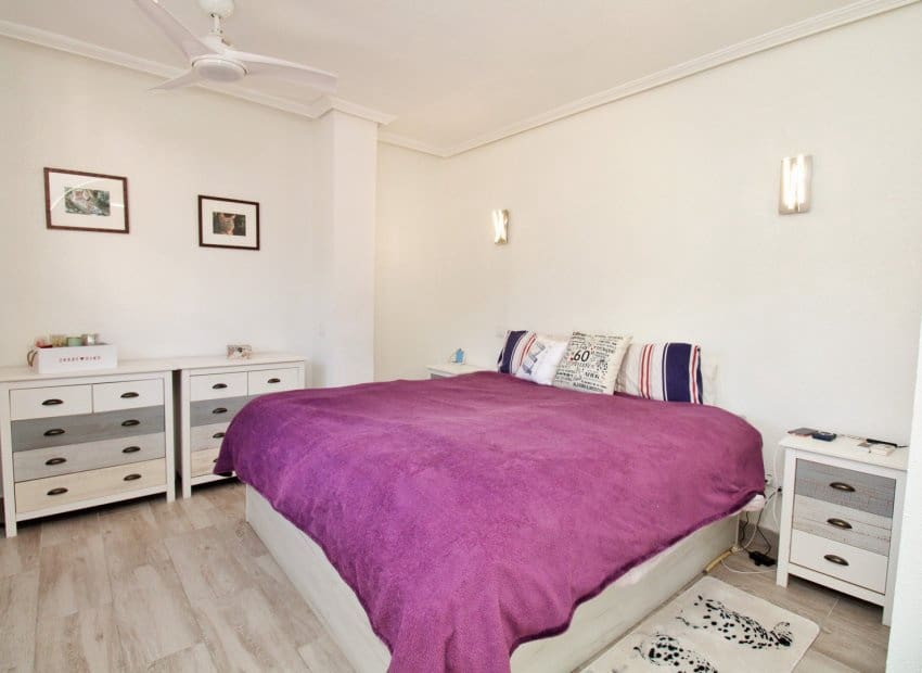 4 Zimmer Villa zu verkaufen in Playa Flamenca mit Pool - 399.950 € (Ref: 9539658)