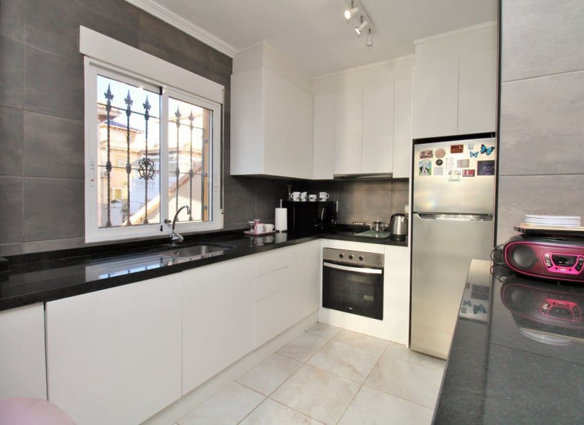 4 Zimmer Villa zu verkaufen in Playa Flamenca mit Pool - 399.950 € (Ref: 9539658)