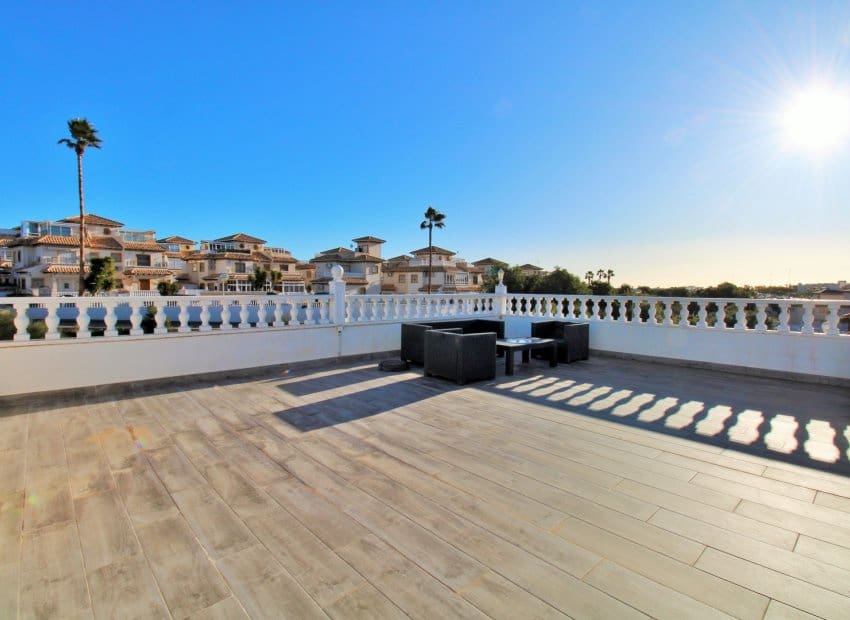 4 Zimmer Villa zu verkaufen in Playa Flamenca mit Pool - 399.950 € (Ref: 9539658)