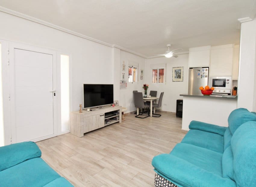 4 Zimmer Villa zu verkaufen in Playa Flamenca mit Pool - 399.950 € (Ref: 9539658)