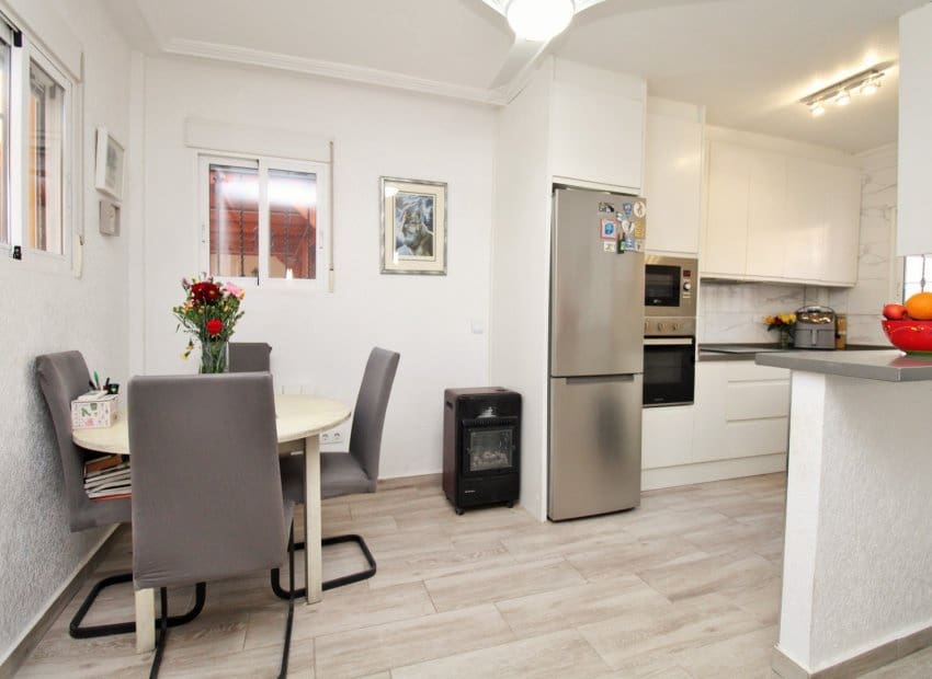 4 Zimmer Villa zu verkaufen in Playa Flamenca mit Pool - 399.950 € (Ref: 9539658)