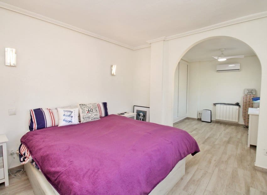 4 Zimmer Villa zu verkaufen in Playa Flamenca mit Pool - 399.950 € (Ref: 9539658)