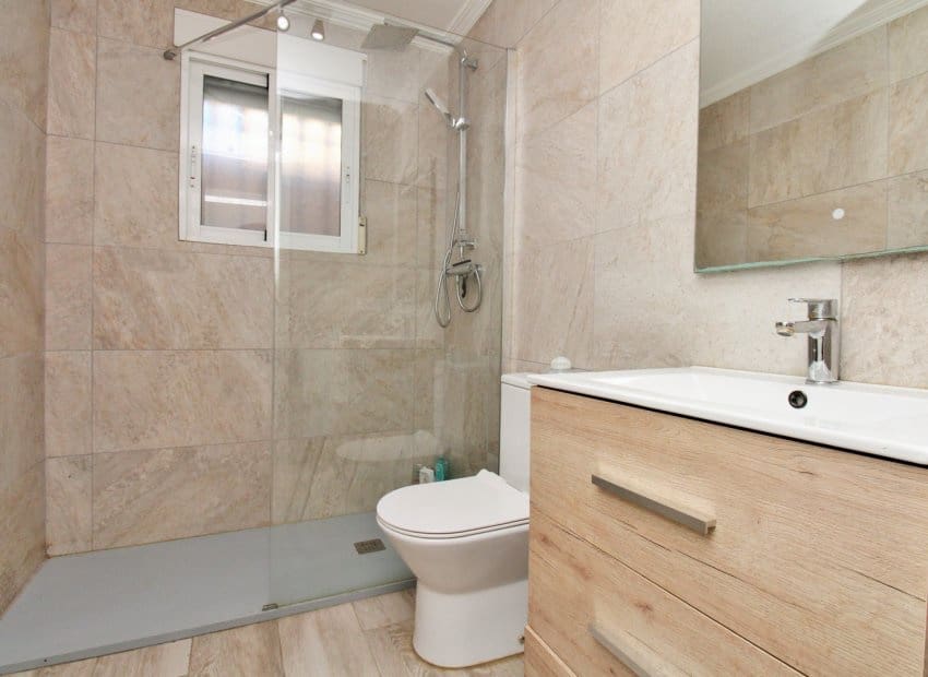 4 Zimmer Villa zu verkaufen in Playa Flamenca mit Pool - 399.950 € (Ref: 9539658)