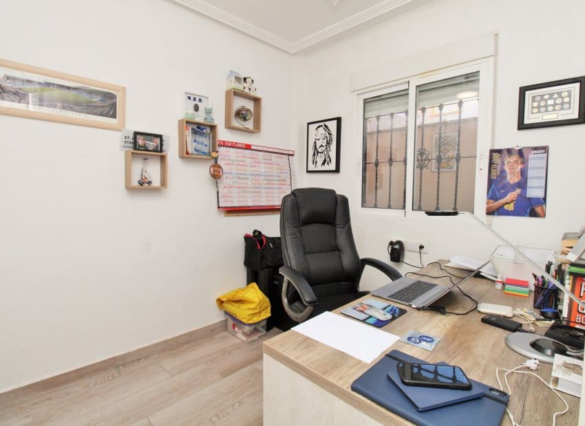 4 Zimmer Villa zu verkaufen in Playa Flamenca mit Pool - 399.950 € (Ref: 9539658)