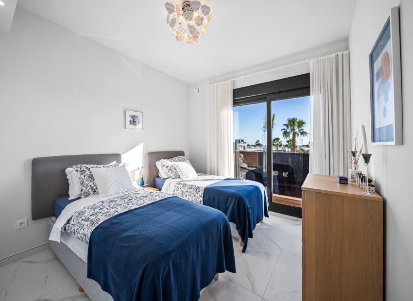 4 slaapkamer Villa te koop in Orihuela Costa met zwembad - € 695.000 (Ref: 9539665)