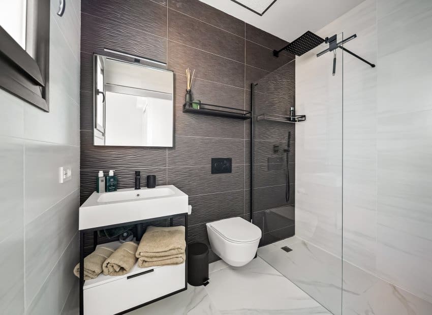 4 slaapkamer Villa te koop in Orihuela Costa met zwembad - € 695.000 (Ref: 9539665)