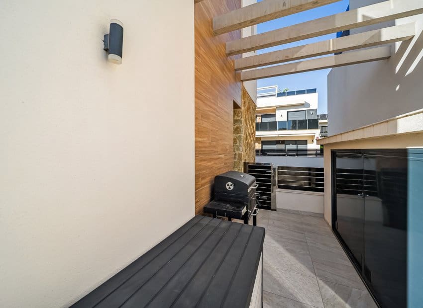 4 slaapkamer Villa te koop in Orihuela Costa met zwembad - € 695.000 (Ref: 9539665)