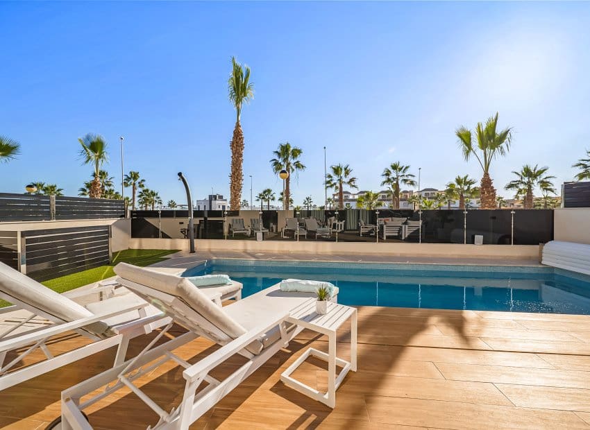 4 slaapkamer Villa te koop in Orihuela Costa met zwembad - € 695.000 (Ref: 9539665)