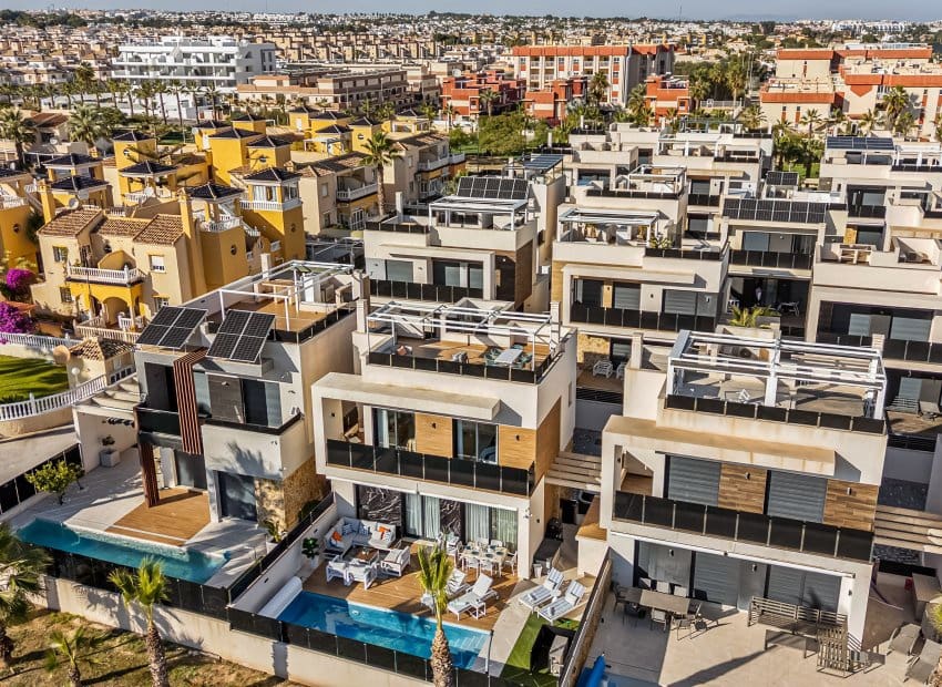 4 slaapkamer Villa te koop in Orihuela Costa met zwembad - € 695.000 (Ref: 9539665)