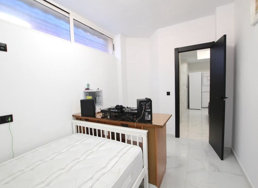 6 soverom Villa til salgs i Lo Crispin med svømmebasseng - € 395 000 (Ref: 9542075)