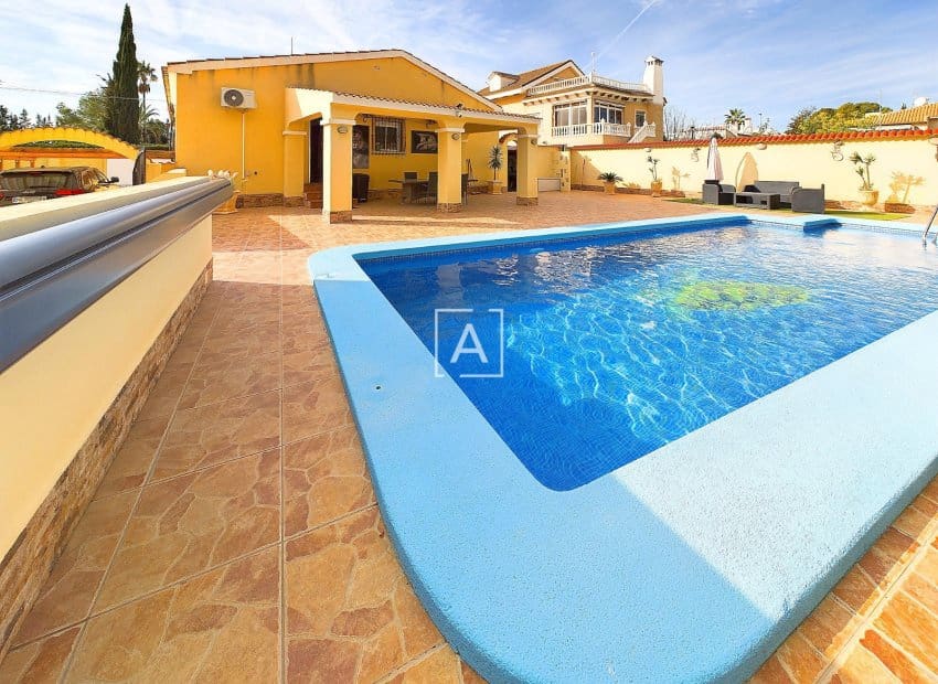 4 chambre Villa/Maison à vendre à Pinar de Campoverde avec piscine - 440 000 € (Ref: 9550140)