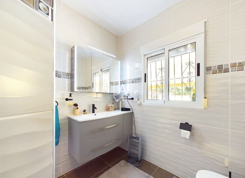 4 chambre Villa/Maison à vendre à Pinar de Campoverde avec piscine - 440 000 € (Ref: 9550140)