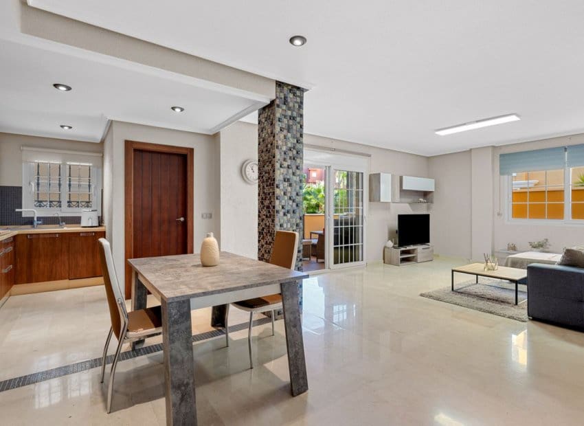 2 sypialnia Apartament na sprzedaż w Cabo Roig z basenem - 375 000 € (Ref: 9550144)