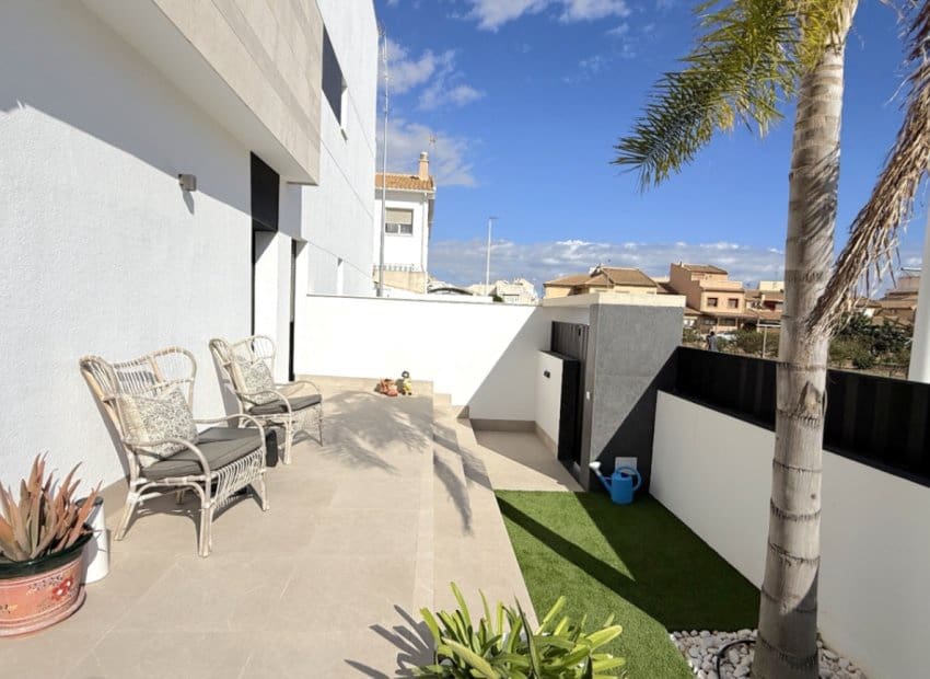 3 Zimmer Apartment zu verkaufen in Pilar de la Horadada mit Pool - 429.000 € (Ref: 9558996)