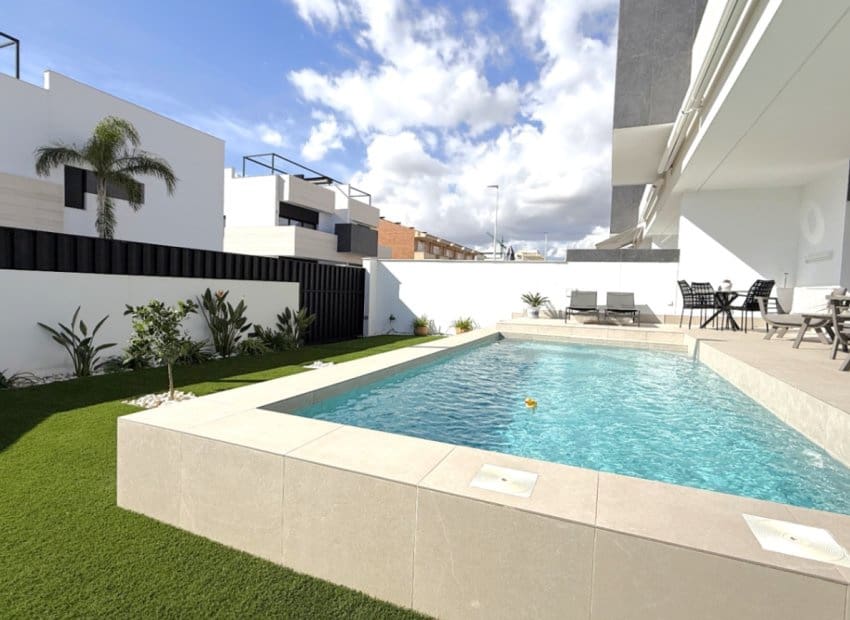 3 Zimmer Apartment zu verkaufen in Pilar de la Horadada mit Pool - 429.000 € (Ref: 9558996)