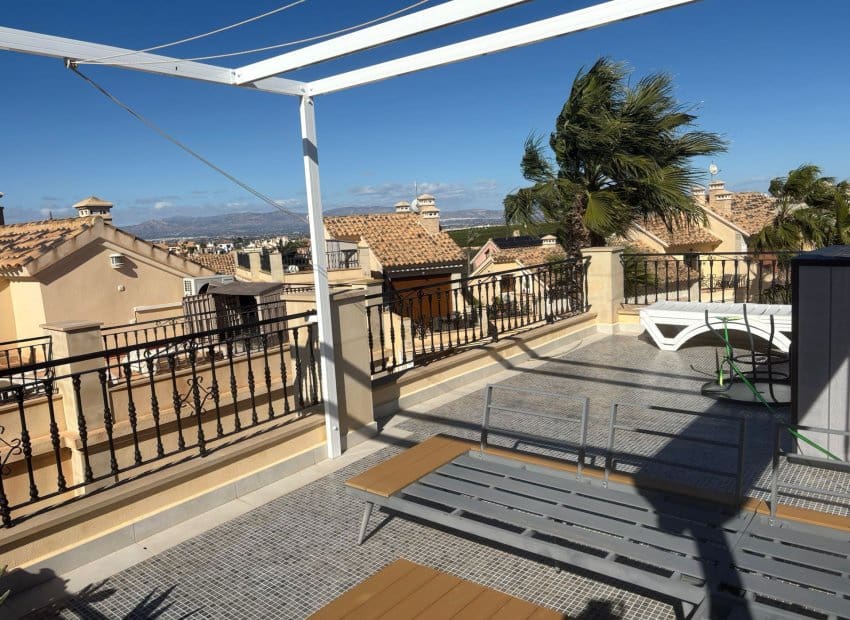 2 makuuhuone Kattohuoneisto myytävänä paikassa Algorfa mukana uima-altaan - 210 000 € (Ref: 9558999)