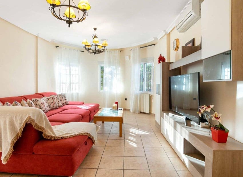 5 soveværelse Villa til salg i Las Mimosas med swimmingpool - € 350.000 (Ref: 9559002)