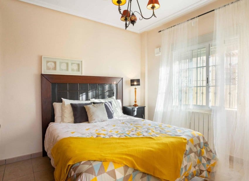 5 soveværelse Villa til salg i Las Mimosas med swimmingpool - € 350.000 (Ref: 9559002)