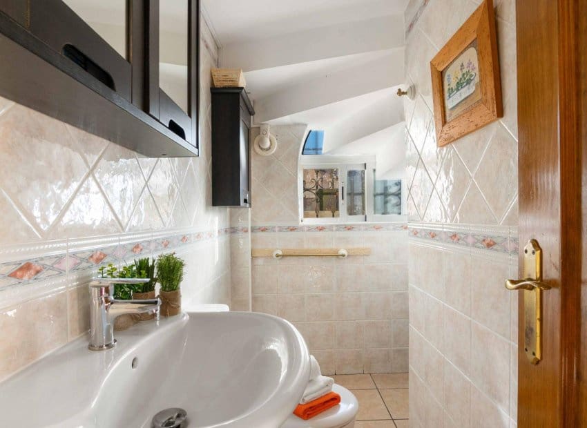 5 soveværelse Villa til salg i Las Mimosas med swimmingpool - € 350.000 (Ref: 9559002)