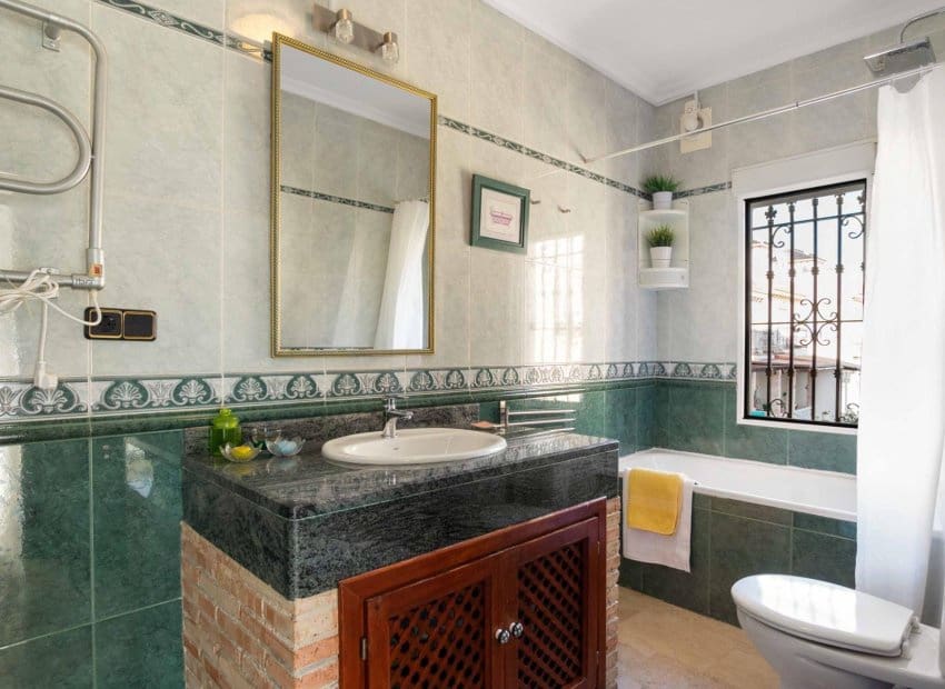 5 soveværelse Villa til salg i Las Mimosas med swimmingpool - € 350.000 (Ref: 9559002)