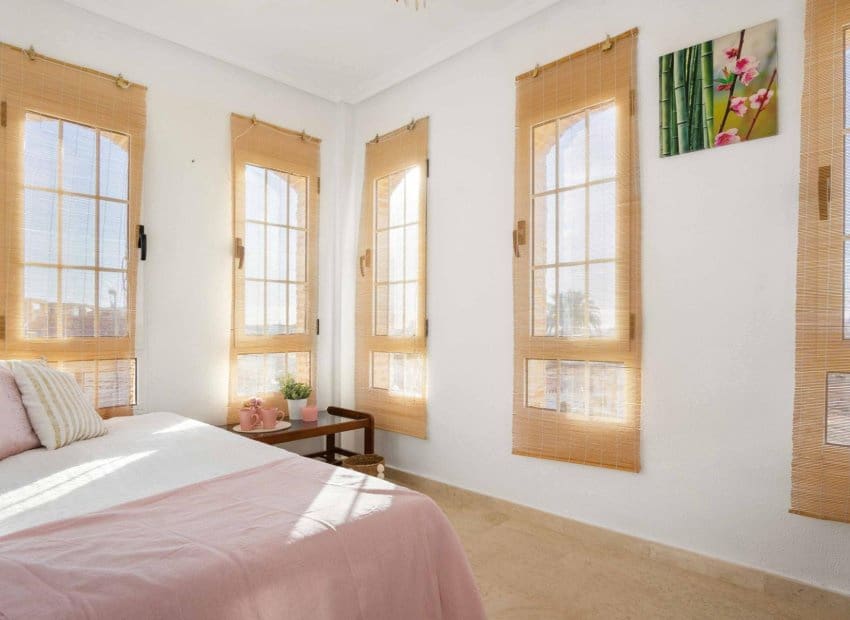 5 soveværelse Villa til salg i Las Mimosas med swimmingpool - € 350.000 (Ref: 9559002)